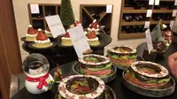 Aneka hidangan penutup bertema Natal menjadi pilihan yang unik di kemeriahan akhir tahun Raffles Hotel. (Liputan6.com/Unoviana Kartika Setia)