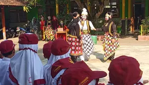Mengintip Cara Unik SD di Kudus Sambut Siswa Baru