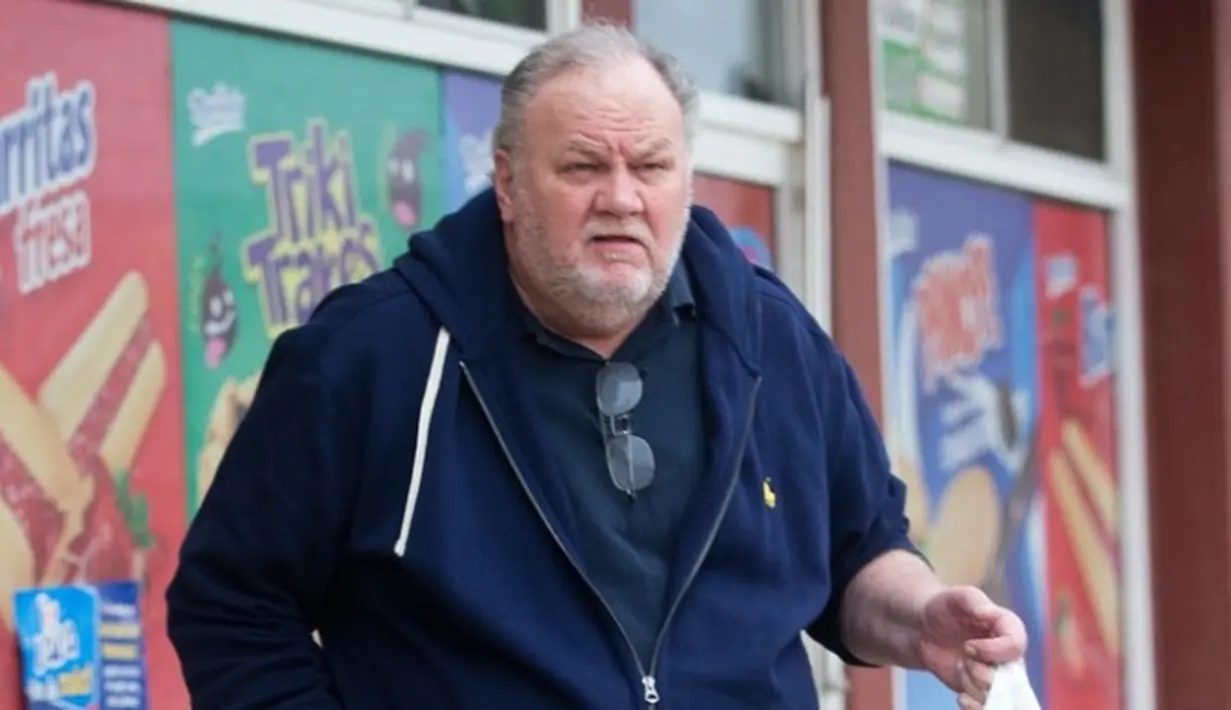 Dilansir dari Cosmopolitan, hal itu justri membuat Meghan Markle tambah enggan bicara dengan ayahnya, Thomas Markle. (okmagazine)