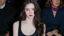 Han So Hee hadir curi perhatian dengan makeup cerah yang diaplikasikan pada wajah putihnya. Menurut Dispatch Style, Han So Hee mengunakan makeup dari Dior. [@kangyewon]
