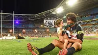 Ajang final rugbi Australia diwarnai adegan mengharukan. Yang salah satunya dipicu sebuah boneka (AAP Image)