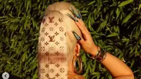 Cardi B mencetak logo fesyen terkenal di rambut pirangnya (Dok.Instagram/@iamcardib/https://www.instagram.com/p/CDK4blVAWc3/Komarudin)
