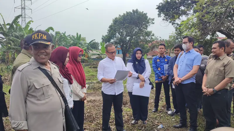 Pengadilan Negeri (PN) Bogor melakukan sidang di lokasi dengan agenda pemeriksaan tanah yang dipersengketakan antara Dirjen Kekayaan Negara dengan warga di Jalan Kol. Achmad Syam, Kelurahan Tanah Baru, Kecamatan Bogor