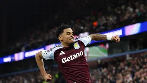 MU Bergerak Cepat, Kini Incar Bek Kiri Aston Villa Ian Maatsen