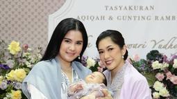 Annisa seolah ingin terus menggendong Baby Alisha saat menghadiri acara tasyakuran akikah beberapa waktu lalu.(instagram.com/annisayudhoyono)