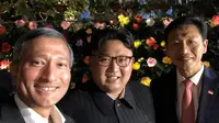 Kim Jong-un berswafoto bersama Menteri Luar Negeri Singapura, Vivian Balakrishnan dan Menteri Pendidikan Ong Ye Kung (Facebook/Vivian Balakrishnan)