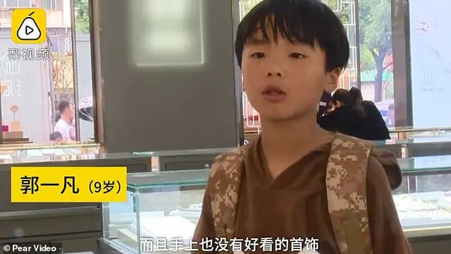 Guo Yifan belikan cincin ibunya dari uang celengan