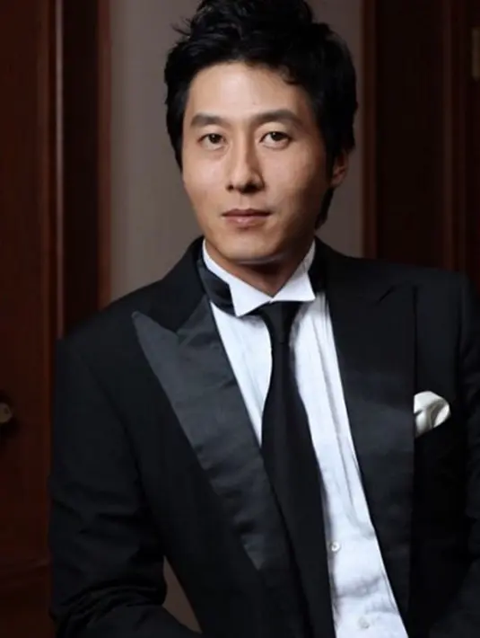 Kejadian kecelakaan ini juga terkuak lewat video yang terdapat di bagian dashboard mobil tersebut. Dilaporkan, video itu memperlihatkan detik-detik terjadinya kecelakaan, saat mobil tersebut hilang kendali. (Instagram/kimkimjoohyuk_fan)