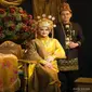 Cut Meyriska dan Roger Danuarta mengenakan busana khas pengantin Aceh saat dalam foto prewedding (Dok.Instagram/@doleytobing/https://www.instagram.com/p/B0ddX6MhdlE/Komarudin)