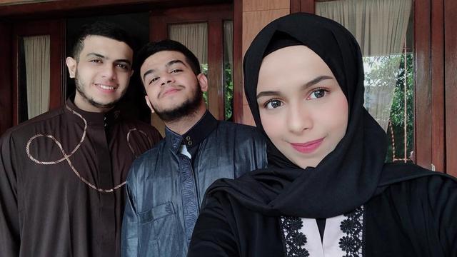 fadil jaidi - kakak adik seleb beda profesi