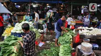 Di sisi lain, pemerintah diminta untuk tetap memastikan ketersediaan dan kestabilan harga bahan pokok (sembako), terutama jelang perayaan hari besar keagamaan. (Liputan6.com/Angga Yuniar)