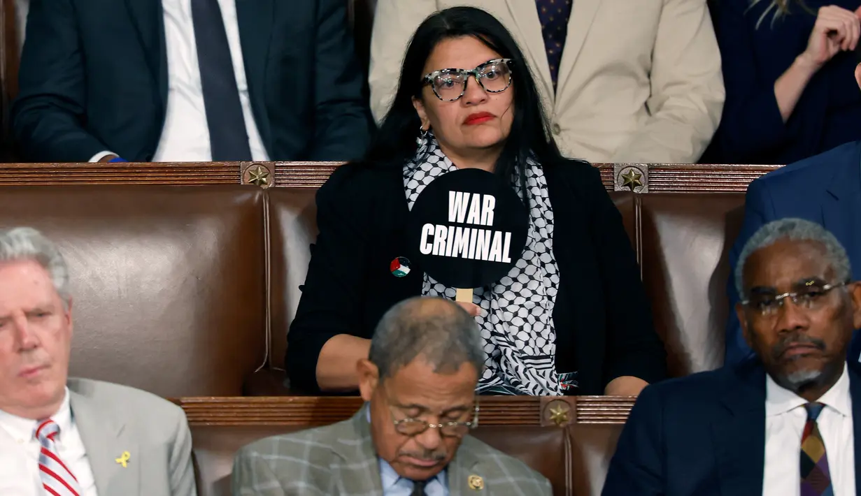 Tlaib juga menjadi satu dari dua perempuan Muslim pertama yang terpilih sebagai anggota Kongres AS. Satu perempuan Muslim lainnya yang berhasil duduk di jabatan itu ialah Ilhan Oman. (Anna Moneymaker / GETTY IMAGES NORTH AMERICA / Getty Images via AFP)