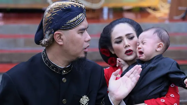 [Bintang] Ahmad Dhani - Ahmad Syailendra Airlangga - Mulan Jameela