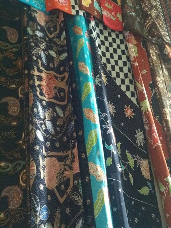 Kain batik motif bayatan khas Desa Jarum, Bayat, Klaten, Jawa Tengah. (dok. Instagram @dolanmbayat/https://www.instagram.com/p/BcXnGKPgGBi/?utm_source=ig_web_copy_link/Asnida Riani)