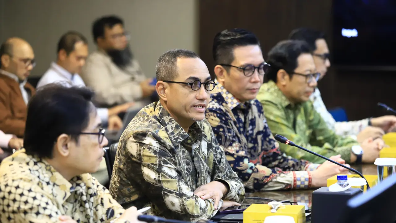 Pertemuan Pejabat Sementara Kepala Eksekutif Pengawas Pasar Modal, Keuangan Derivatif, dan Bursa Karbon OJK Hasan Fawzi
