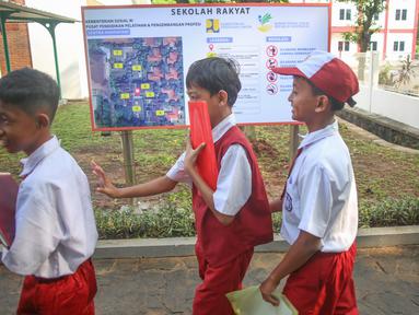 Calon siswa bersiap mengikuti program simulasi Sekolah Rakyat yang digelar di Sentra Handayani, Bambu Apus, Jakarta Timur, Rabu (9/7/2025). (merdeka.com/Arie Basuki)