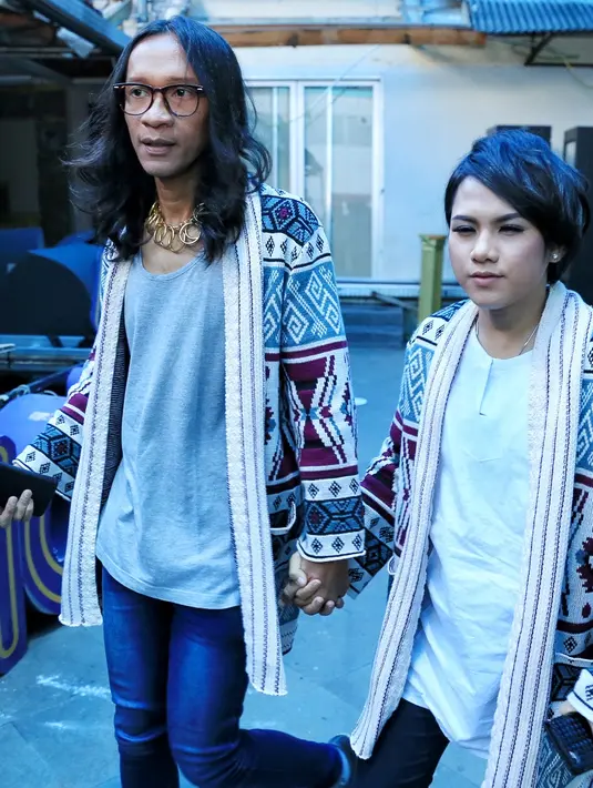 Istri komedian Aming, Evelyn Nada Anjani kini perlahan mengubah penampilannya. Semula, Evelyn hadir pertama kali dengan gaya tomboy dan tampak cuek. Sekarang ia sudah mulai senang berbulu mata dan tetap tak lupa soal momongan. (Adrian Putra/Bintang.com)