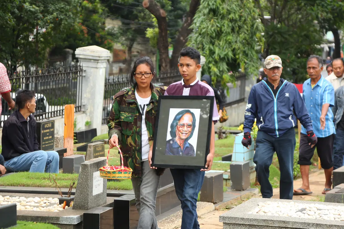 [Bintang] Pemakaman Yon Koeswoyo