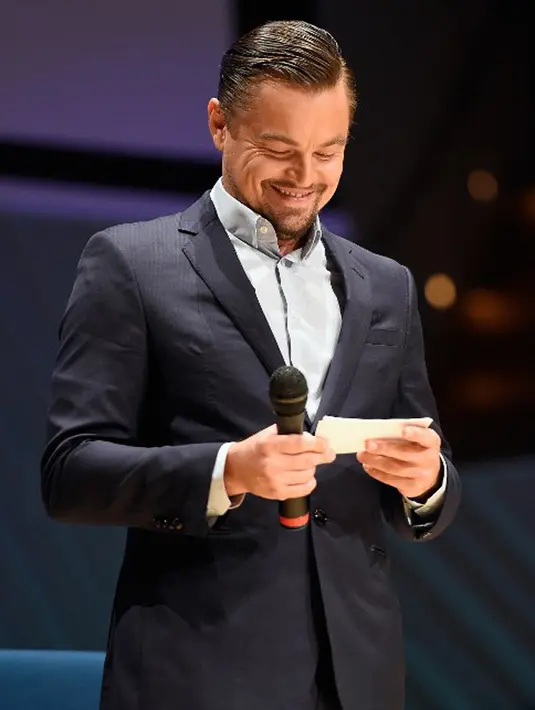Sebelum berada di pesta pantai ini, Elizabeth dan Leo pernah menghabiskan waktu bersama juga di St. Tropez. Saat itu mereka habiskan waktu bersama dengan menaiki kapal pesiar bersama.  (AFP)