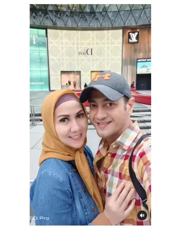 Sempat Dikira Hamil, Ini 7 Potret Mesra Venna Melinda dan Ferry Irawan