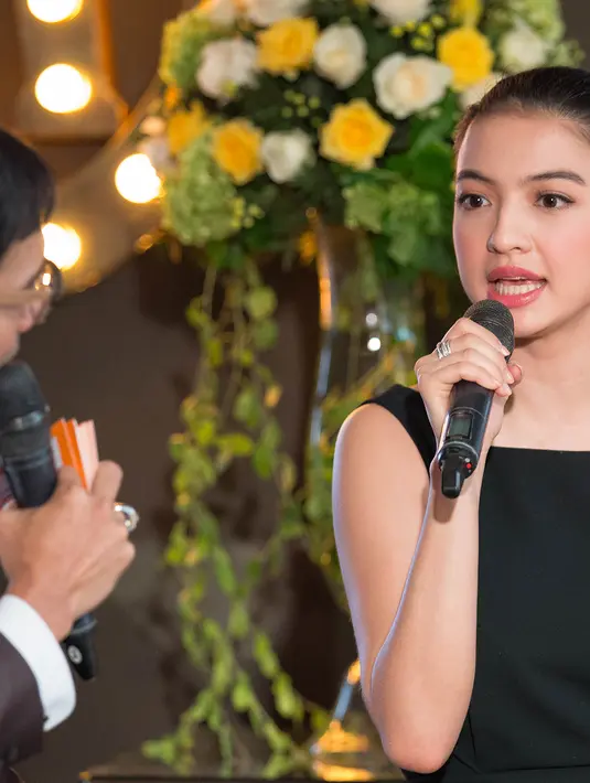 "Saya rasa dia benar-benar mencerminkan kecantikan klasik, ikonik, elegan. Saya terinspirasi bagaimana dia menggunakan dressnya, dia simple, natural tapi gak pernah salah kostum," jelas Raline Shah. (Dezmond Manullang/Bintang.com)
