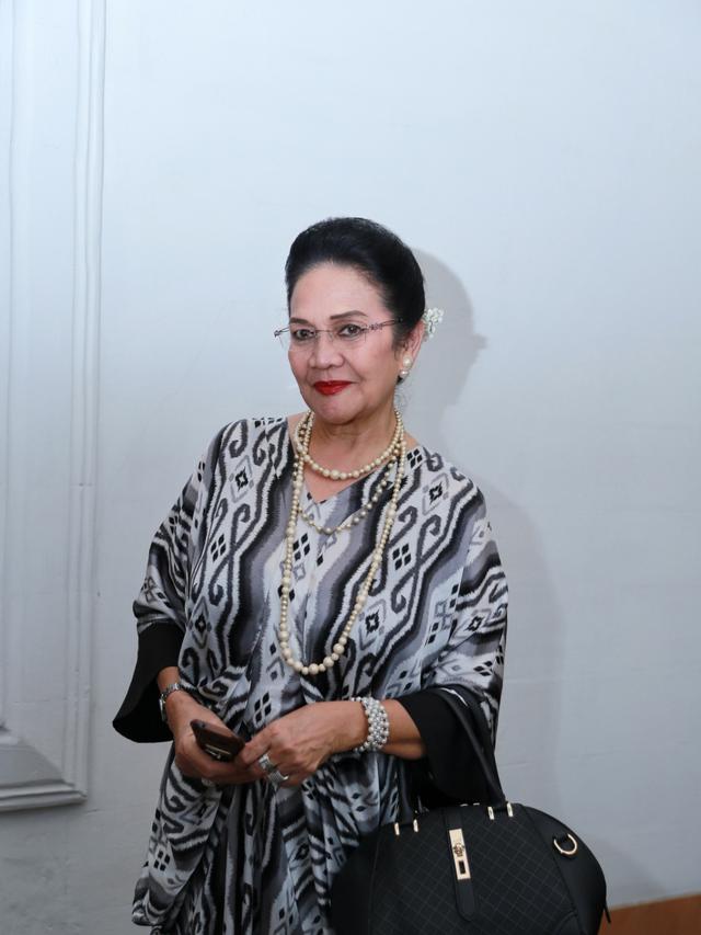 [Bintang] Rina Hasyim