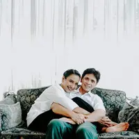 Rumah tangga Shahnaz Haque dan Gilang Ramadhan tetap harmonis di usianya yang ke-19 tahun (Dok.Instagram/@shahnaz.haque/https://www.instagram.com/p/CBSWJ7fgd7E/Komarudin)