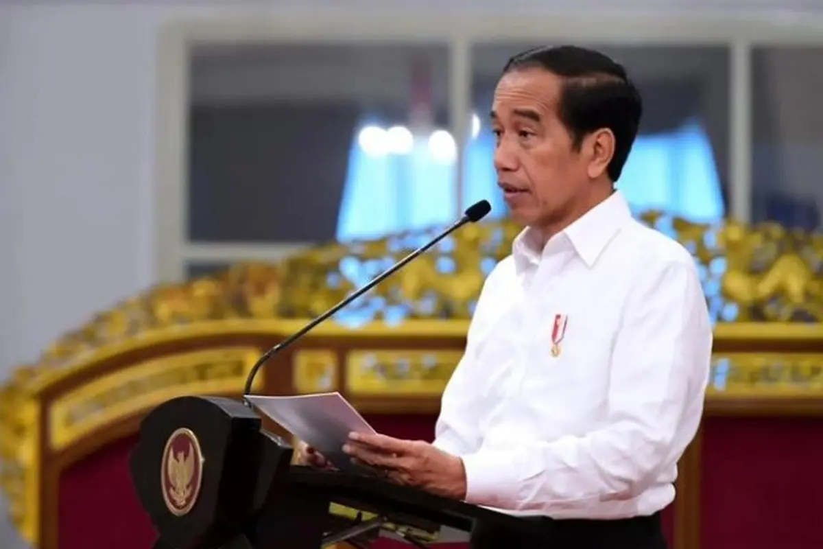 Presiden Joko Widodo (Jokowi) memberikan pidato dalam sidang kabinet paripurna di Istana Negara, Jakarta, Senin, 3 Juli 2023. (Foto: Instagram @jokowi)