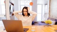 Burnout membuat kita stress dalam menjalankan pekerjaan. Oleh karena itu, kamu butuh beberapa cara ampuh di bawah ini untuk mencegahnya! (Foto dok: Freepik/diana.grytsku).