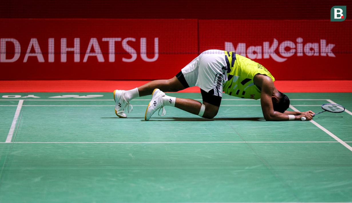 <p>Ekspresi kecewa pebulu tangkis tunggal putra Indonesia, Alwi Farhan setelah gagal mengembalikan kok ke arah wakil Korea Selatan, Jeon Hyeok-jin pada babak kualifikasi Indonesia Masters 2025 yang berlangsung di Istora Senayan, Jakarta, Selasa (21/01/2025). Alwi kalah dengan skor 21-15, 20-22, 18-21. (Bola.com/Bagaskara Lazuardi)</p>