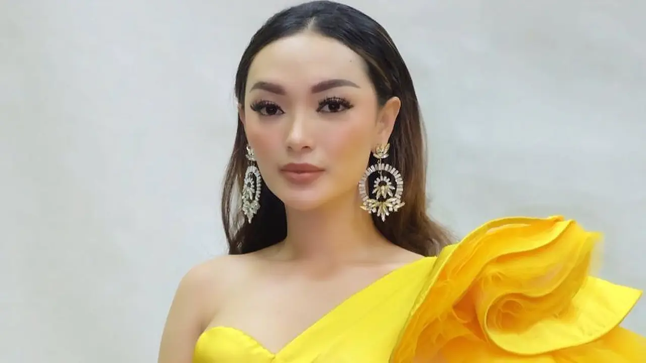 [Fimela] Zaskia Gotik