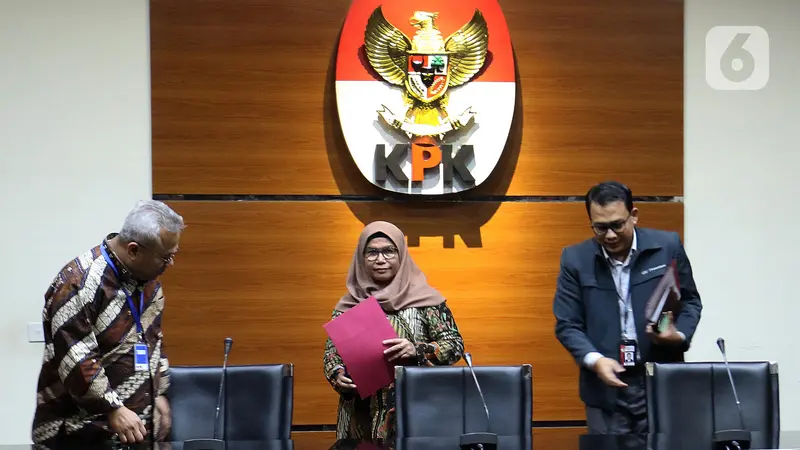 KPK Perlihatkan Barang Bukti OTT Wahyu Setiawan