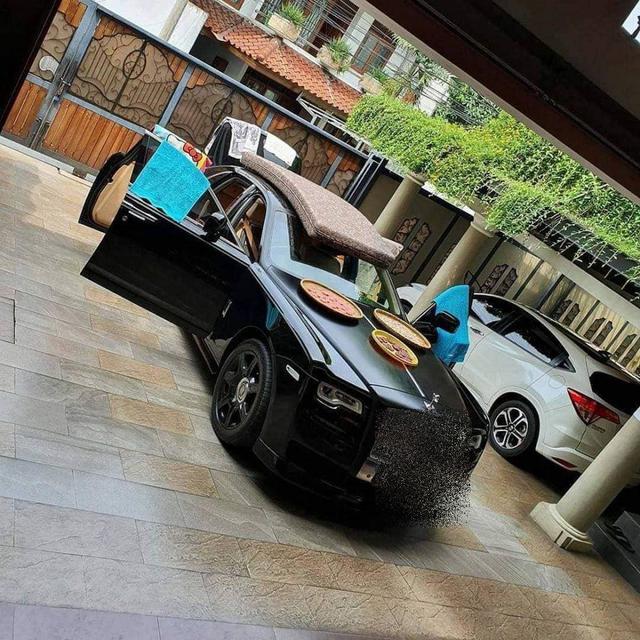 6 Potret Jemur Barang di Mobil Mewah Ini Absurd Banget, Kocak