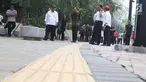 Presiden Joko Widodo (jokowi) didampingi Menteri PUPR Basuki Hadimuljono dan Gubernur DKI Anies Baswedan meninjau fasilitas umum untuk masyarakat berkebutuhan khusus di Kompleks Gelora Bung Karno, Senayan, Selasa (16/10). (Liputan6.com/Angga Yuniar)