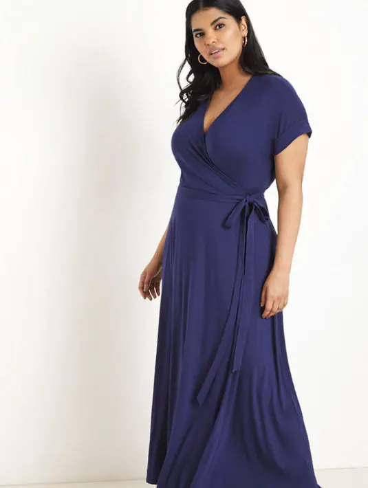 V-Neck Dress adalah pilihan dress yang akan membuat bentuk tubuh apapun terlihat bagus, terutama untuk pemilik payudara yang besar. Dress ini juga pilihan yang baik untuk aktivitas di siang hari, maupun acara di malam hari.