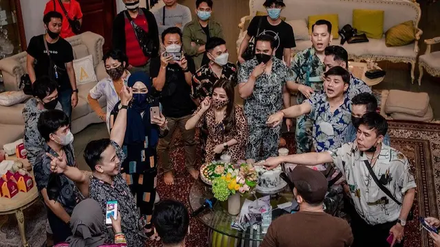 7 Momen Kejutan Ultah Suami Elly Sugigi, Gelar Pesta Piyama