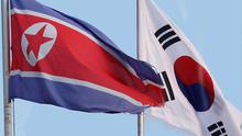 Bendera Korea Utara dan Korea Selatan berkibar berdampingan - AFP