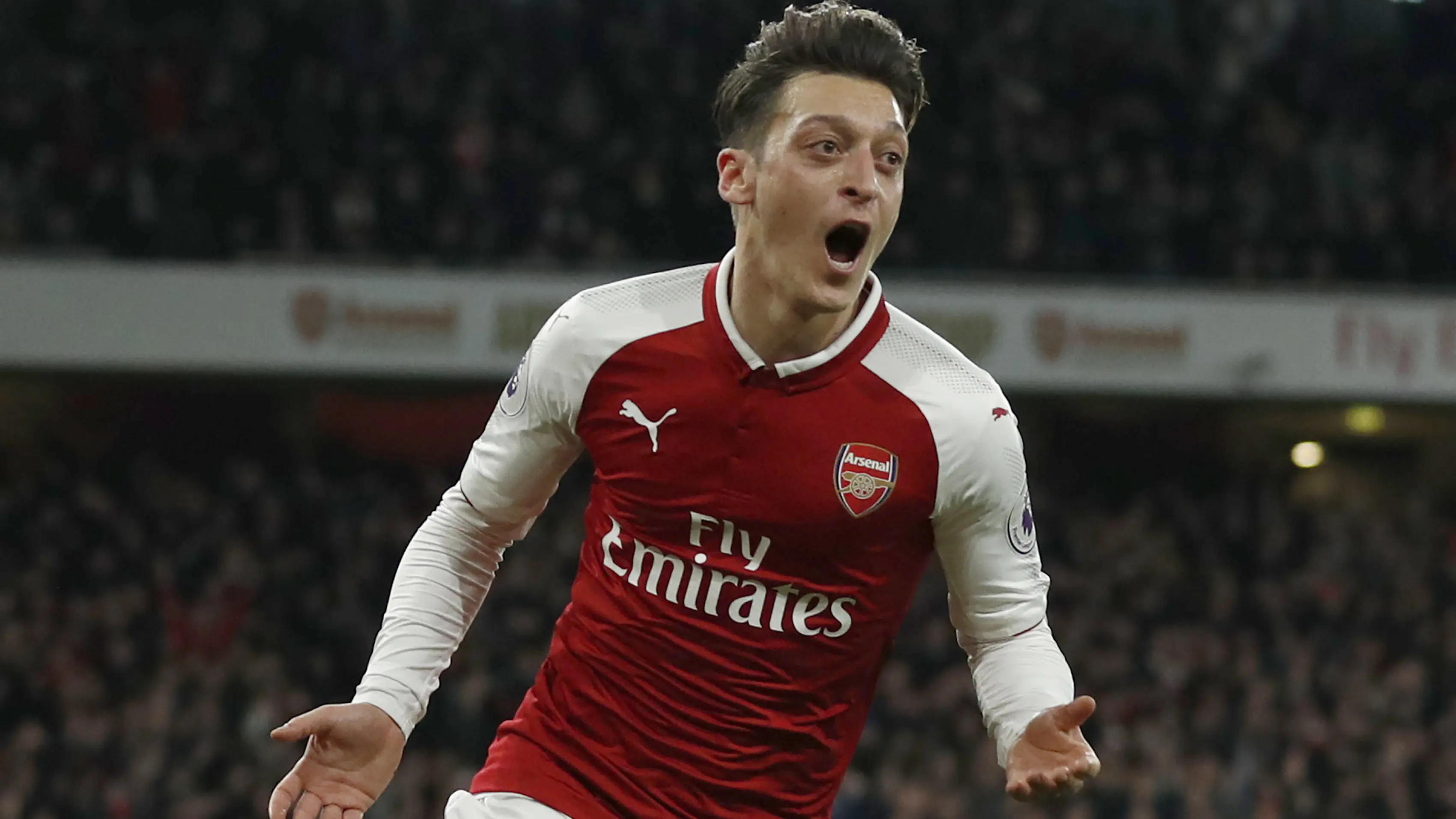 Manchester United harus bergerak cepat jika ingin mendapat tanda tangan Mesut Ozil pasalya Juventus siap juga ikut mengejar tanda tangan pemain asal Jerman tersebut. (AFP/Adrian Dennis)