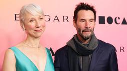 Kebersamaan Keanu Reeves dan Alexandra Grant di publik ini termasuk momen langka. (Momodu Mansaray/Getty Images/AFP)