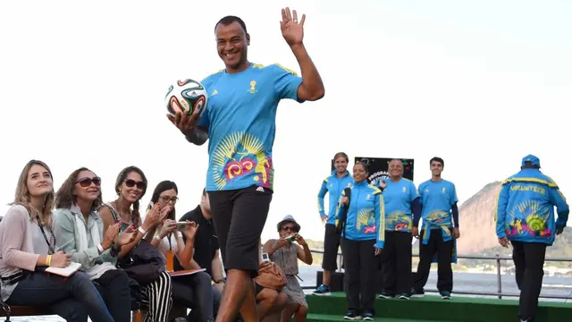 Pesepak Bola dengan Prestasi Menawan yang Gemar Tebar Senyuman
