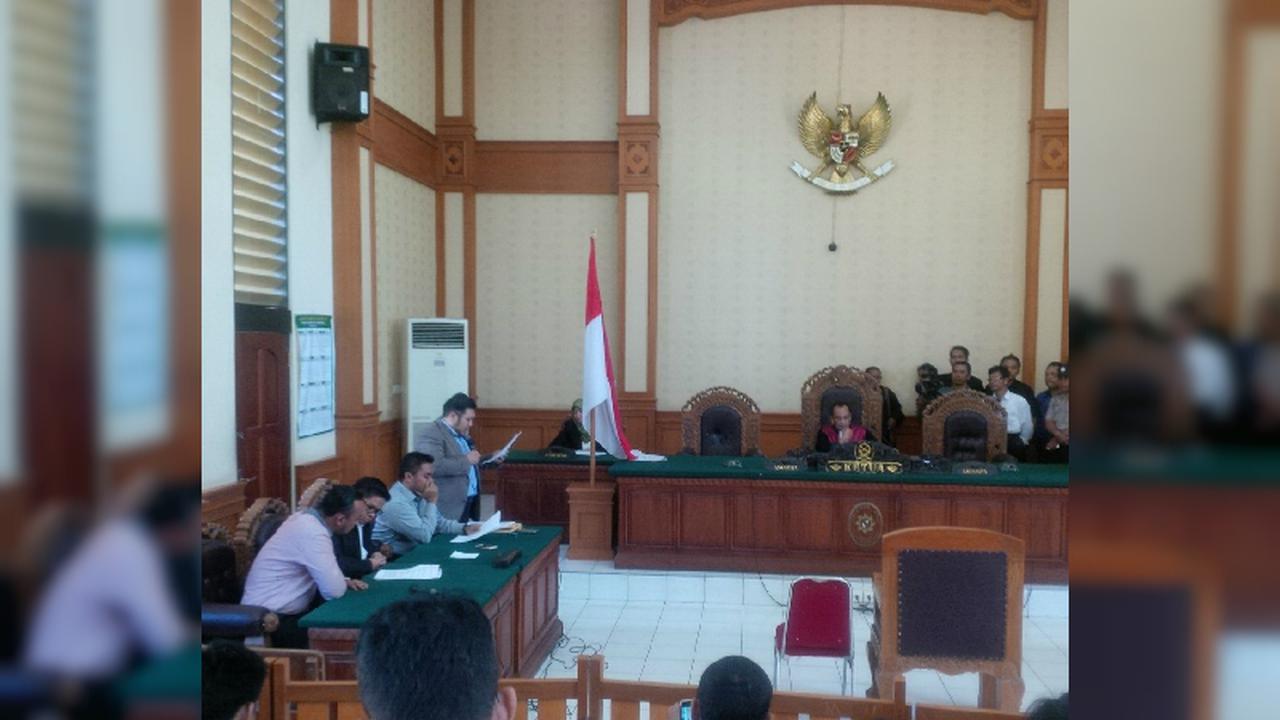 Praperadilan ibu angkat angeline margriet megawe