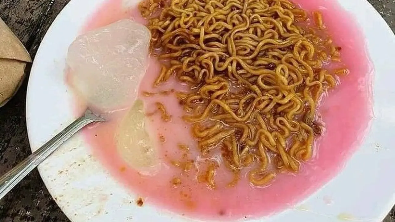 7 Potret Makan Mi Instan Nyeleneh ala Warganet Bikin Garuk Kepala