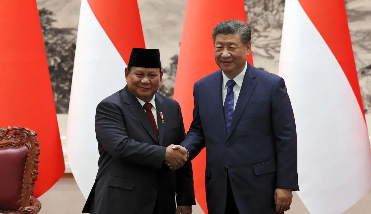 Sebelumnya, Presiden Prabowo Subianto mengatakan China merupakan mitra ekonomi strategis Indonesia. Prabowo juga menyebut China sebagai negara investor utama di Indonesia. (FLORENCE LO/POOL/AFP)