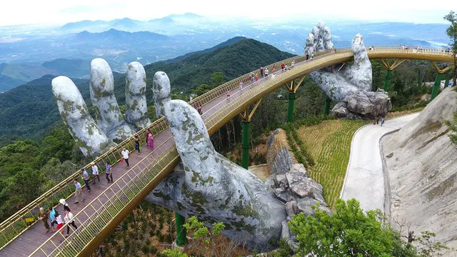 Dari Trampolin Hingga Menembus Gedung, 6 Jembatan Ini Punya Arsitektur Kelas Dunia