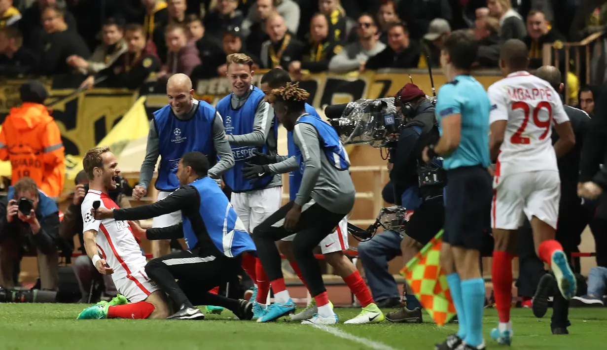 Striker AS Monaco, Valere Germain, melakukan selebrasi usai mencetak gol. AS Monaco berhak melaju ke babak semifinal setelah unggul agregat 6-3 atas Borussia Dortmund. (AFP/Valery Hache)