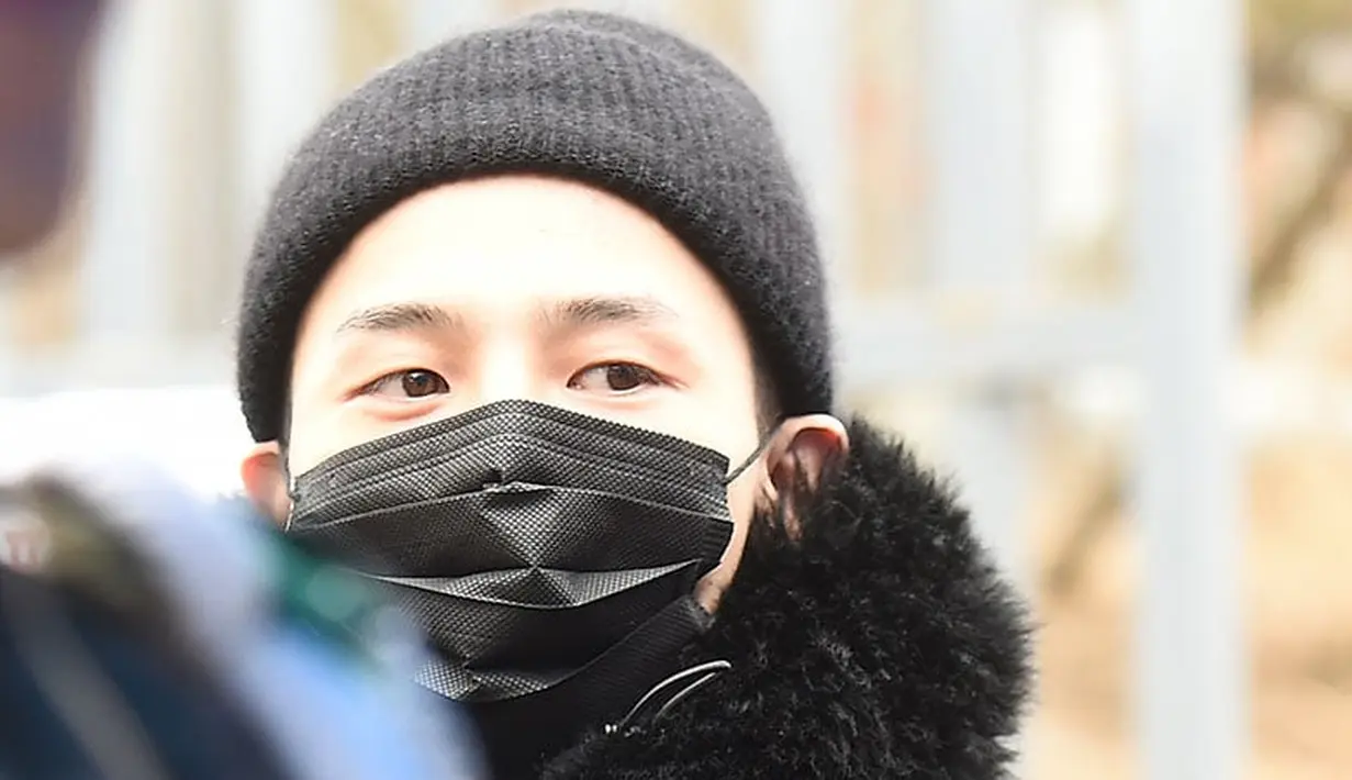 "Tolong pertimbangkan kehidupan damai GD di kamp militer dan kami menghargai kalian jika mampu menahan diri dengan jarang mengirim surat. Terima kasih," tutupnya. (Foto: Soompi.com)