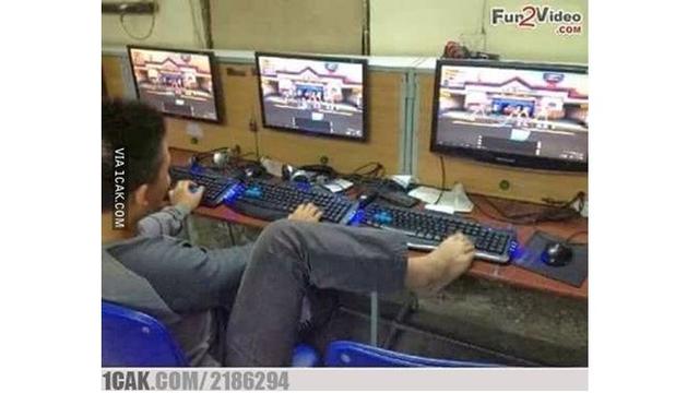 6 Kelakuan Konyol Orang Main Game Ini Bikin Kamu Geleng Kepala