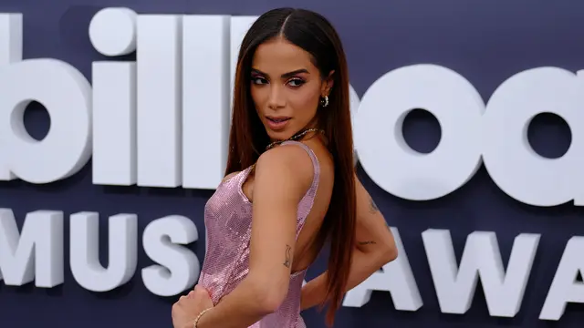6 Busana Terbaik di Karpet Merah Billboard Music Awards 2022