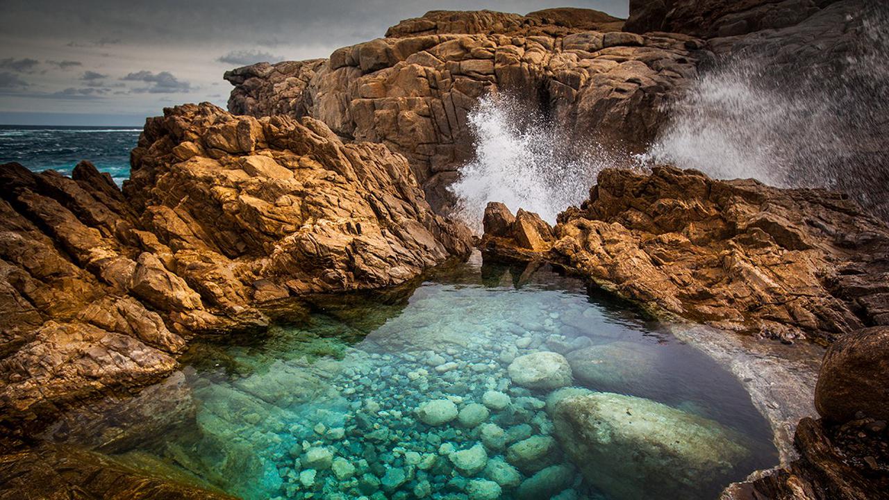 11 Kolam Alami yang Bakal Menggoda Anda untuk Berenang