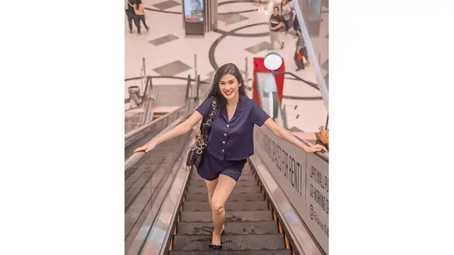 Akan menjadi ibu tia anak, mantan istri Samuel masih terlihat muda bak ABG.